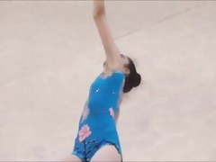 Gymnasts opening her legs in slow motion !