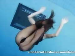 Zuzanna is swimming in pantyhose in the pool